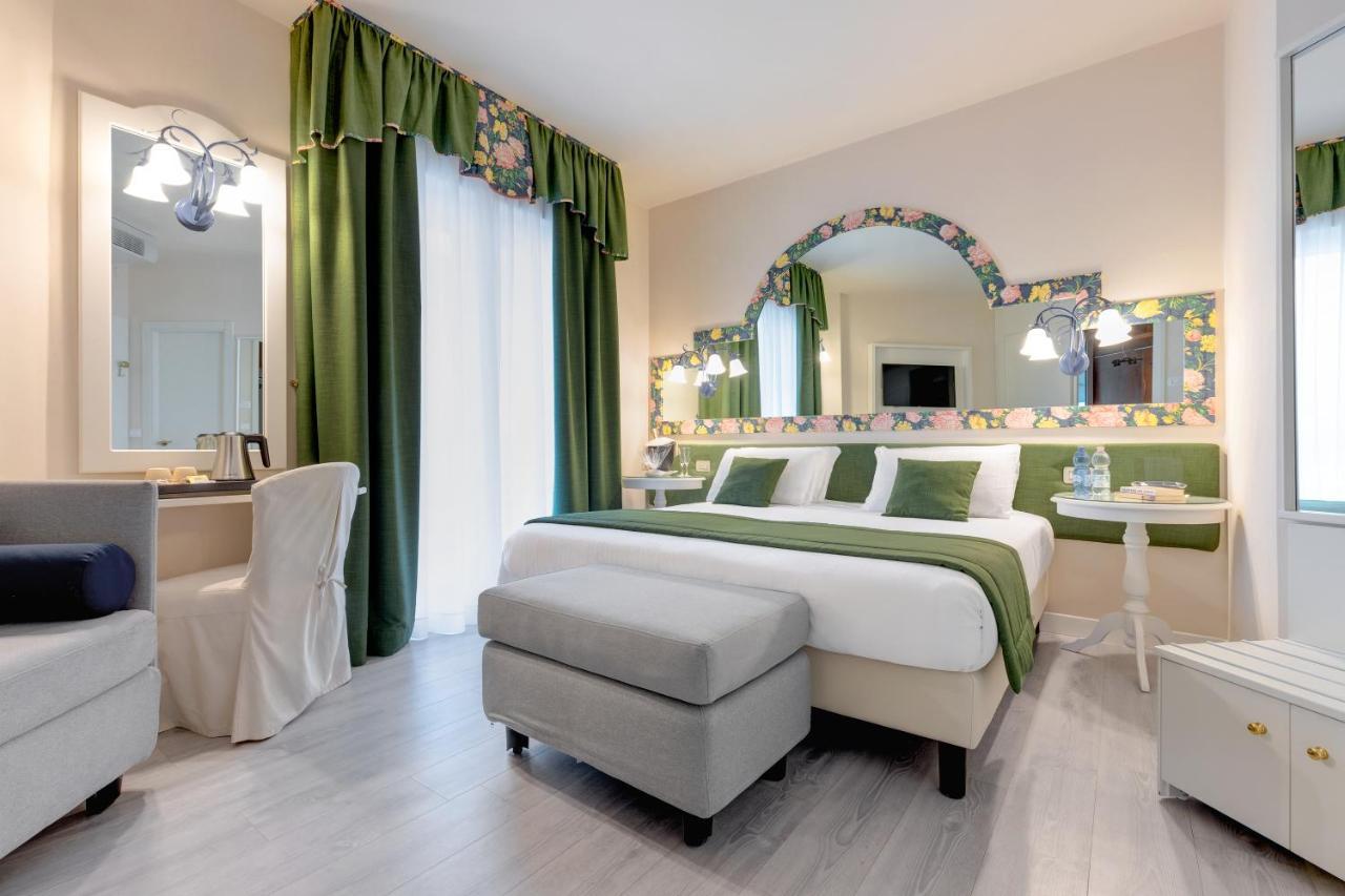 Hotel Cavalieri Palace & Suites Lido di Jesolo Exterior photo