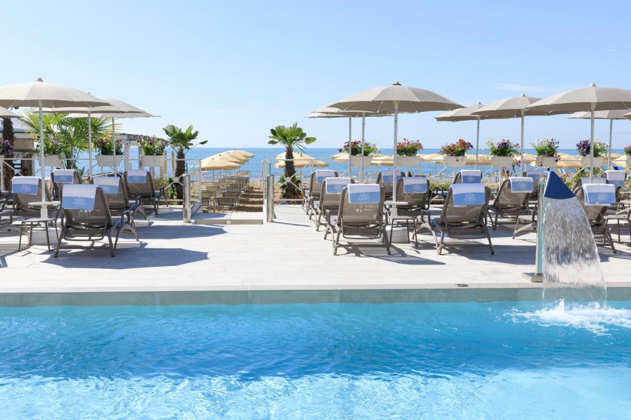 Hotel Cavalieri Palace & Suites Lido di Jesolo Exterior photo