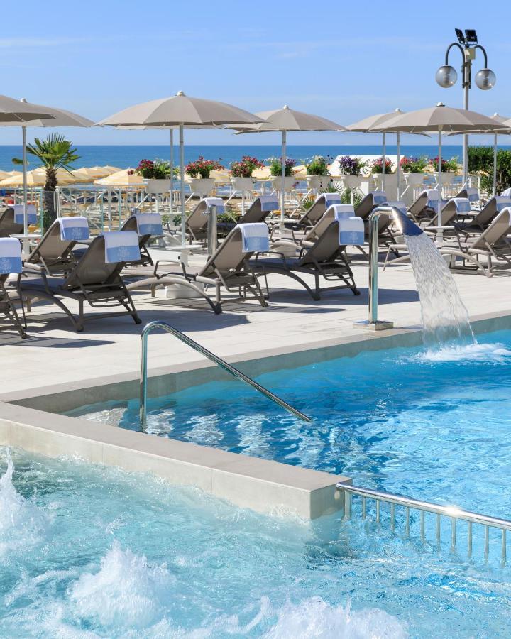 Hotel Cavalieri Palace & Suites Lido di Jesolo Exterior photo