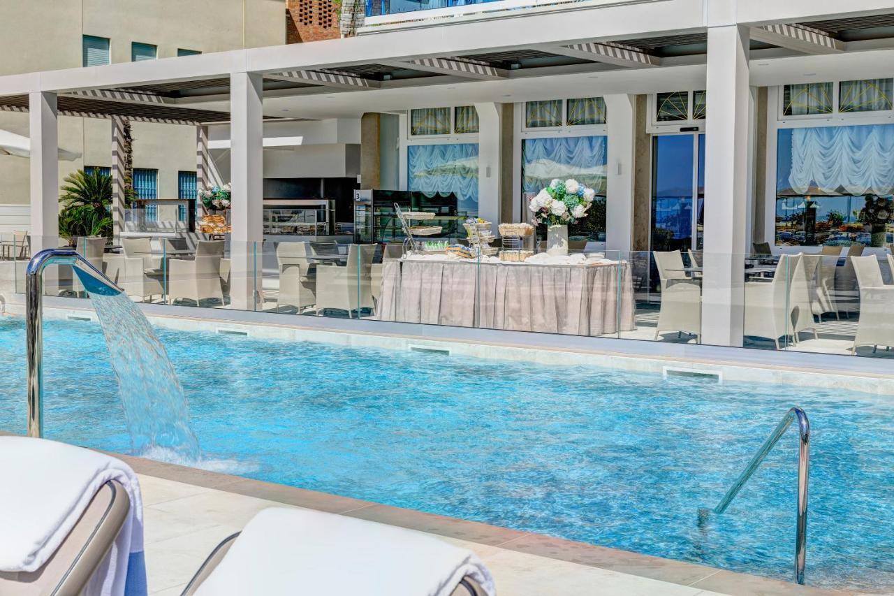 Hotel Cavalieri Palace & Suites Lido di Jesolo Exterior photo