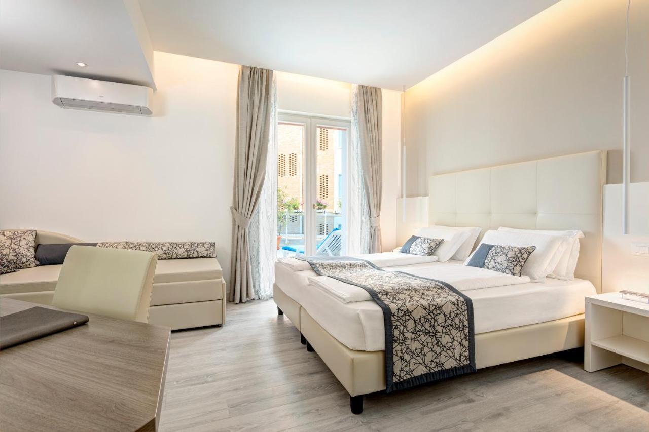 Hotel Cavalieri Palace & Suites Lido di Jesolo Exterior photo