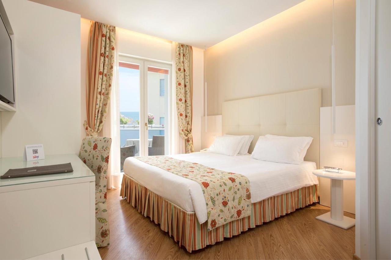 Hotel Cavalieri Palace & Suites Lido di Jesolo Exterior photo