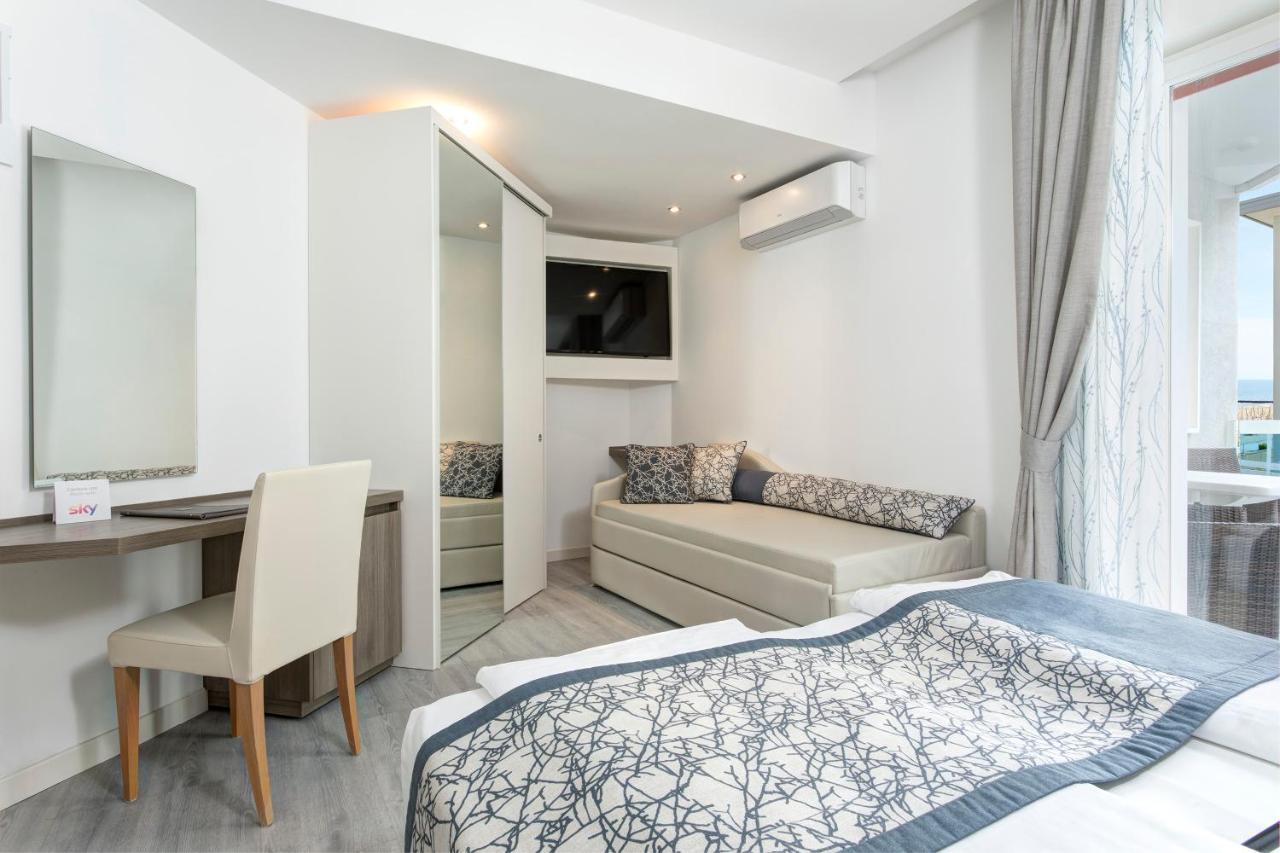 Hotel Cavalieri Palace & Suites Lido di Jesolo Exterior photo