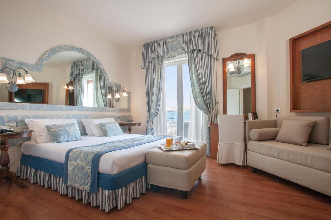 Hotel Cavalieri Palace & Suites Lido di Jesolo Exterior photo