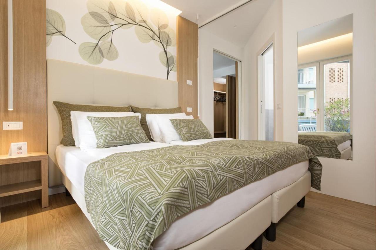 Hotel Cavalieri Palace & Suites Lido di Jesolo Exterior photo