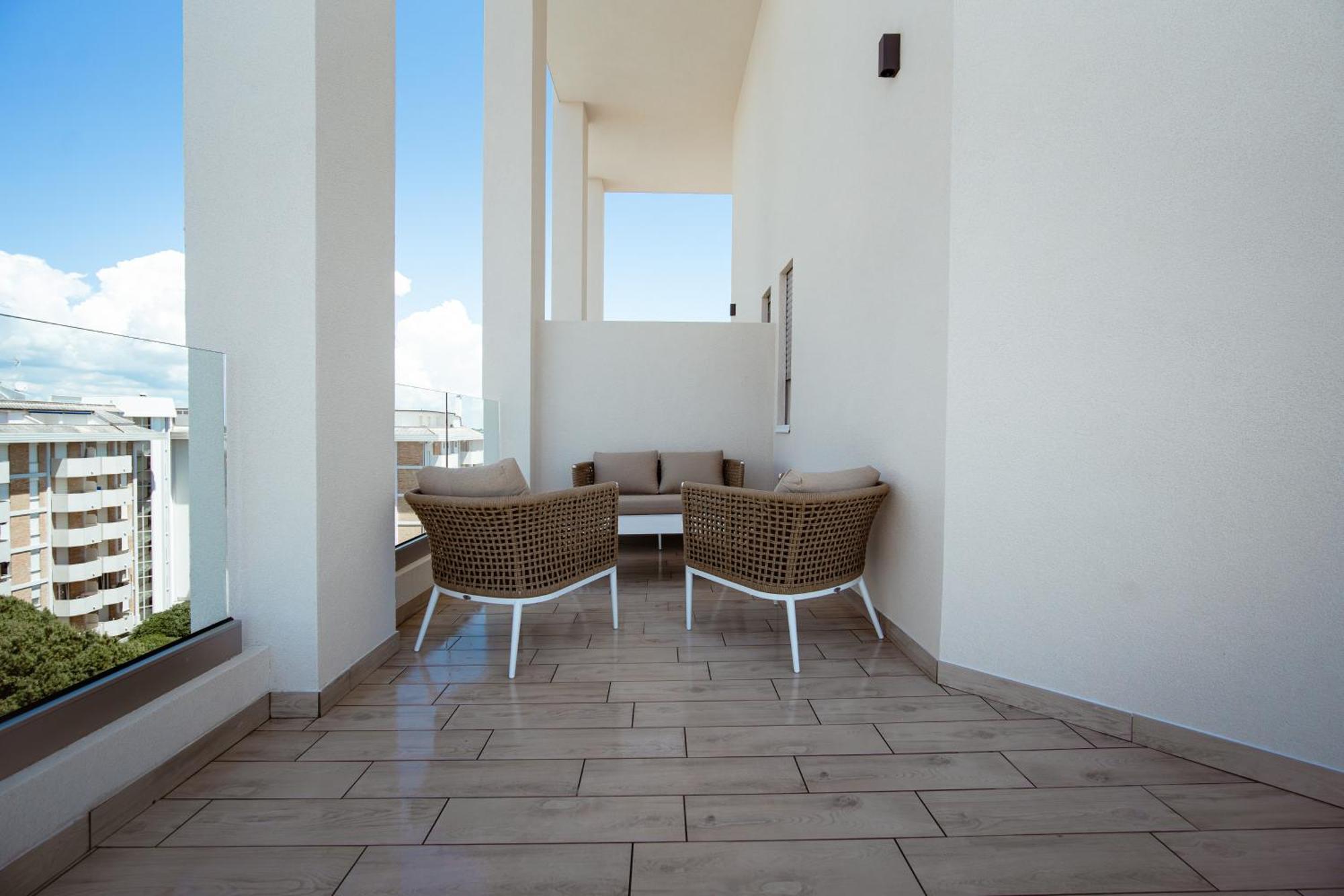 Hotel Cavalieri Palace & Suites Lido di Jesolo Exterior photo