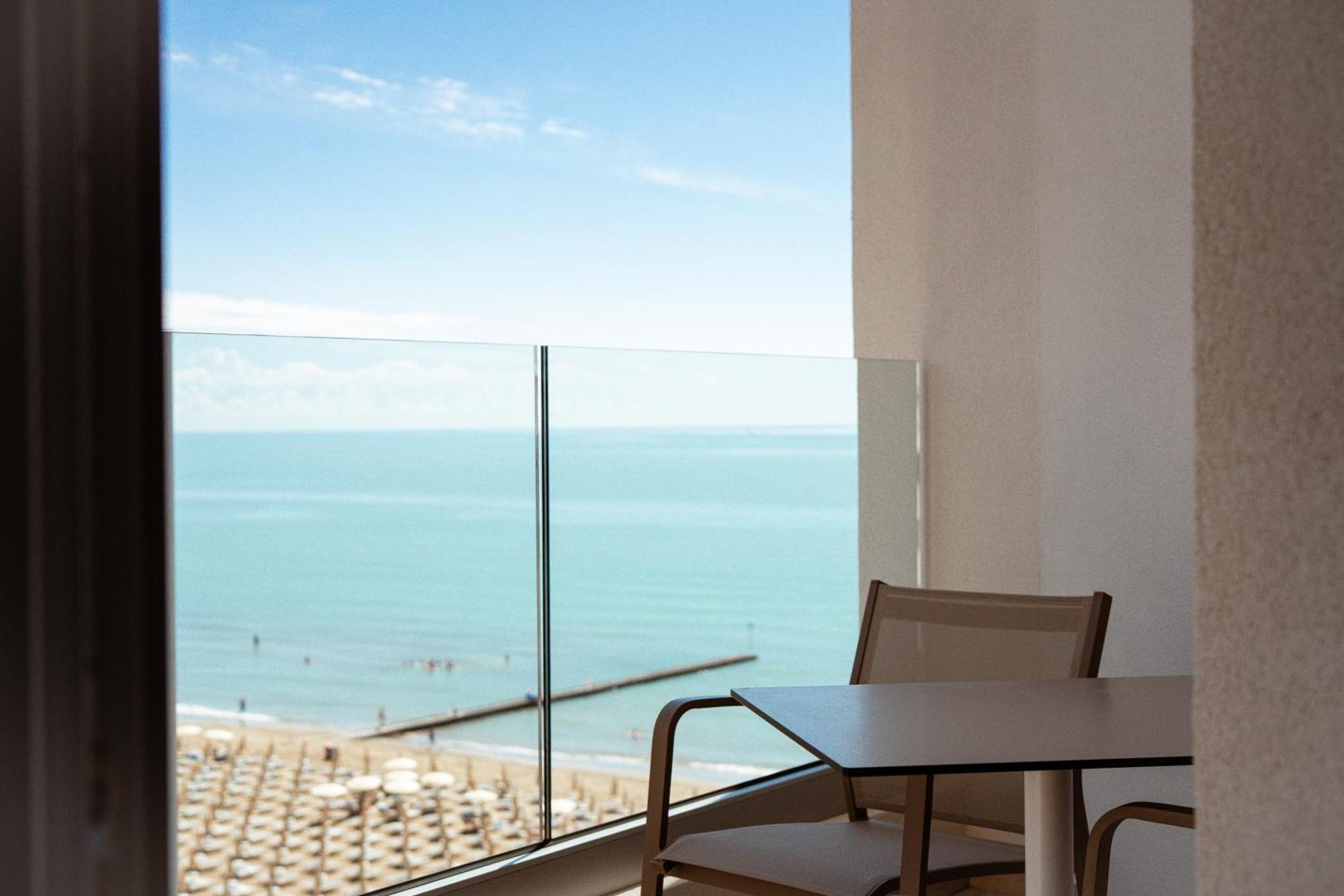Hotel Cavalieri Palace & Suites Lido di Jesolo Exterior photo