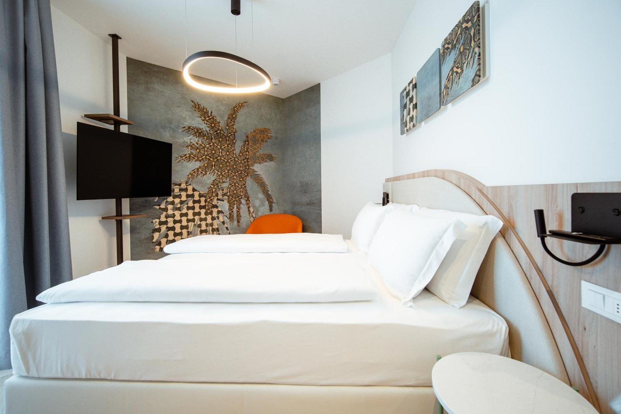Hotel Cavalieri Palace & Suites Lido di Jesolo Exterior photo
