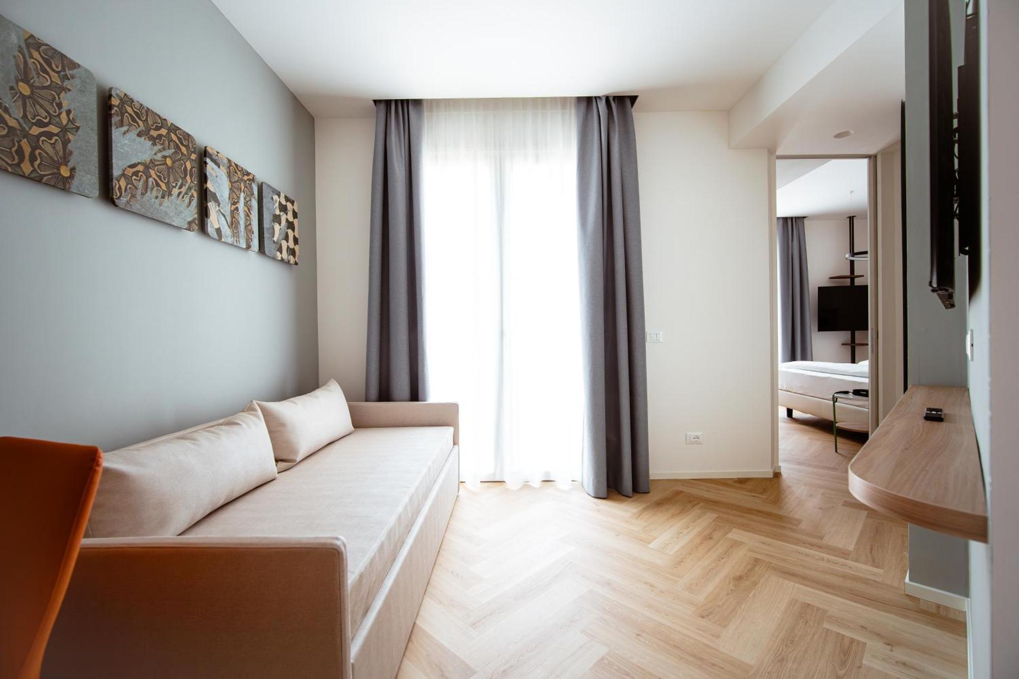 Hotel Cavalieri Palace & Suites Lido di Jesolo Exterior photo