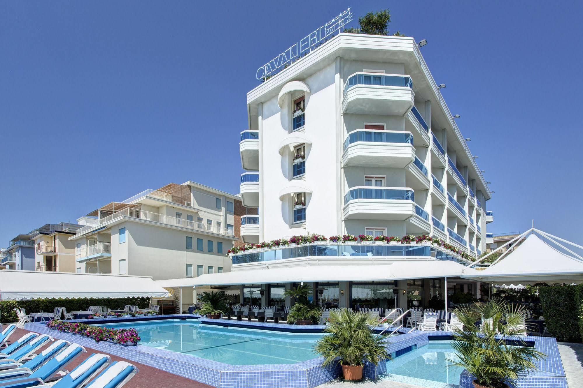 Hotel Cavalieri Palace & Suites Lido di Jesolo Exterior photo