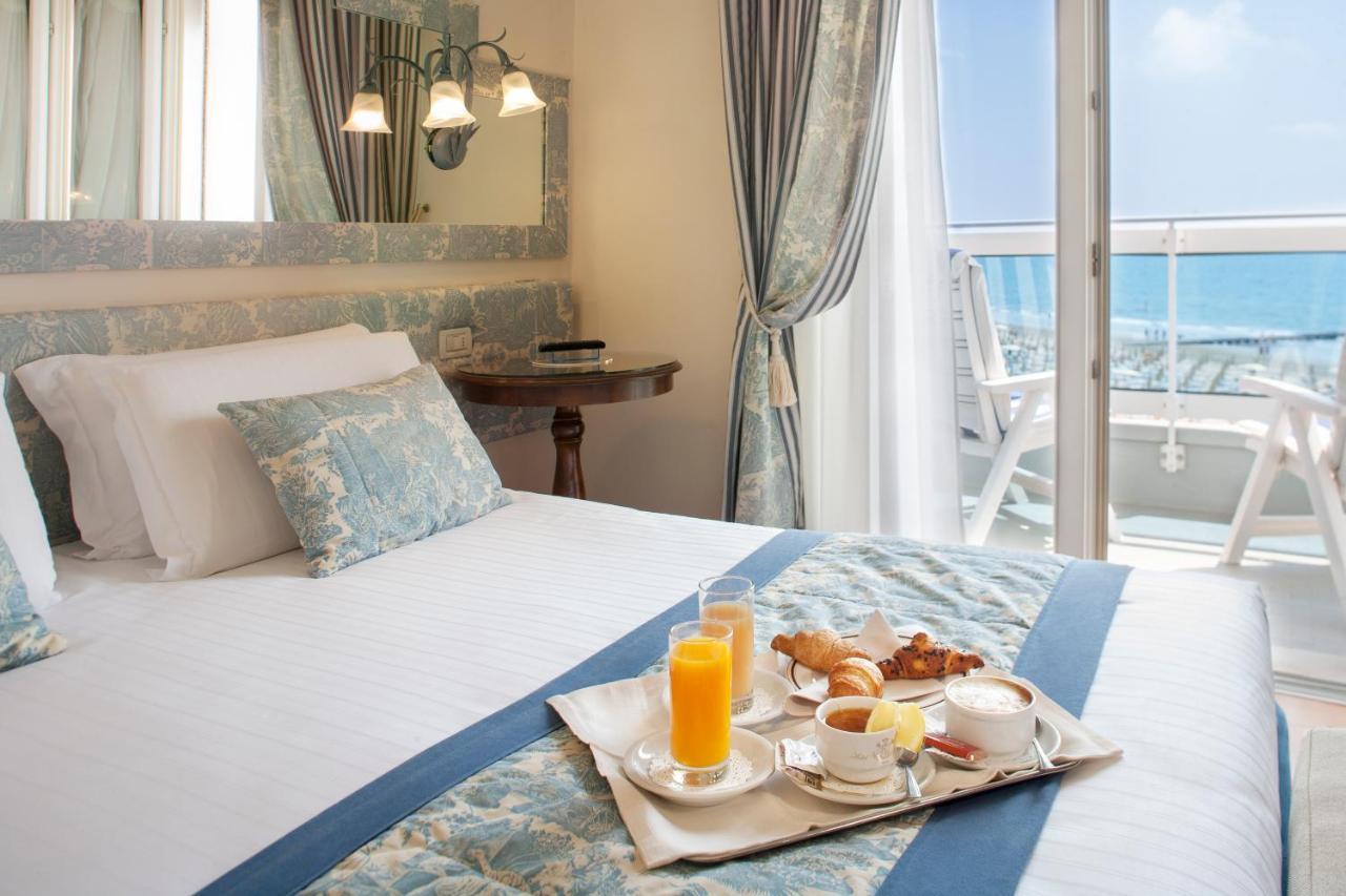 Hotel Cavalieri Palace & Suites Lido di Jesolo Exterior photo