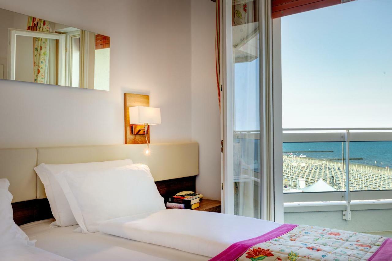 Hotel Cavalieri Palace & Suites Lido di Jesolo Exterior photo